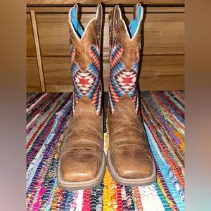 Western Cowgirl Boots! Selling my Ariat square toe boots. Size 9.